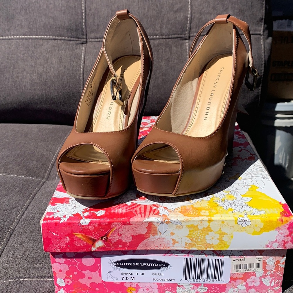 Chinese Laundry wedges